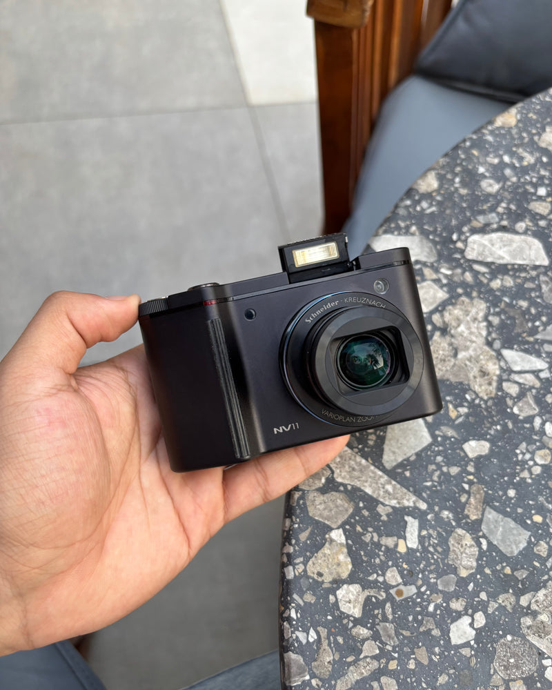 Samsung NV11 (with box)