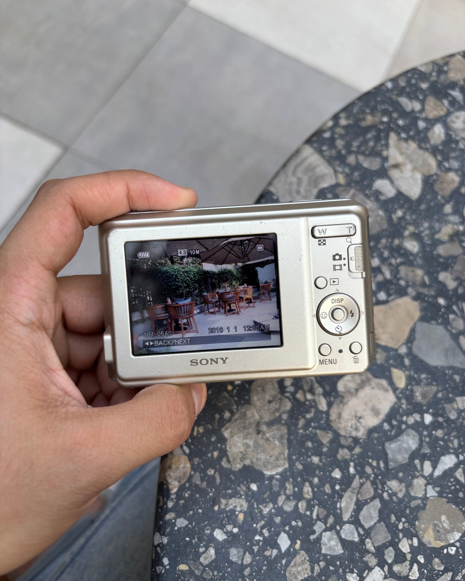 Sony Cyber-shot DSC-S2000