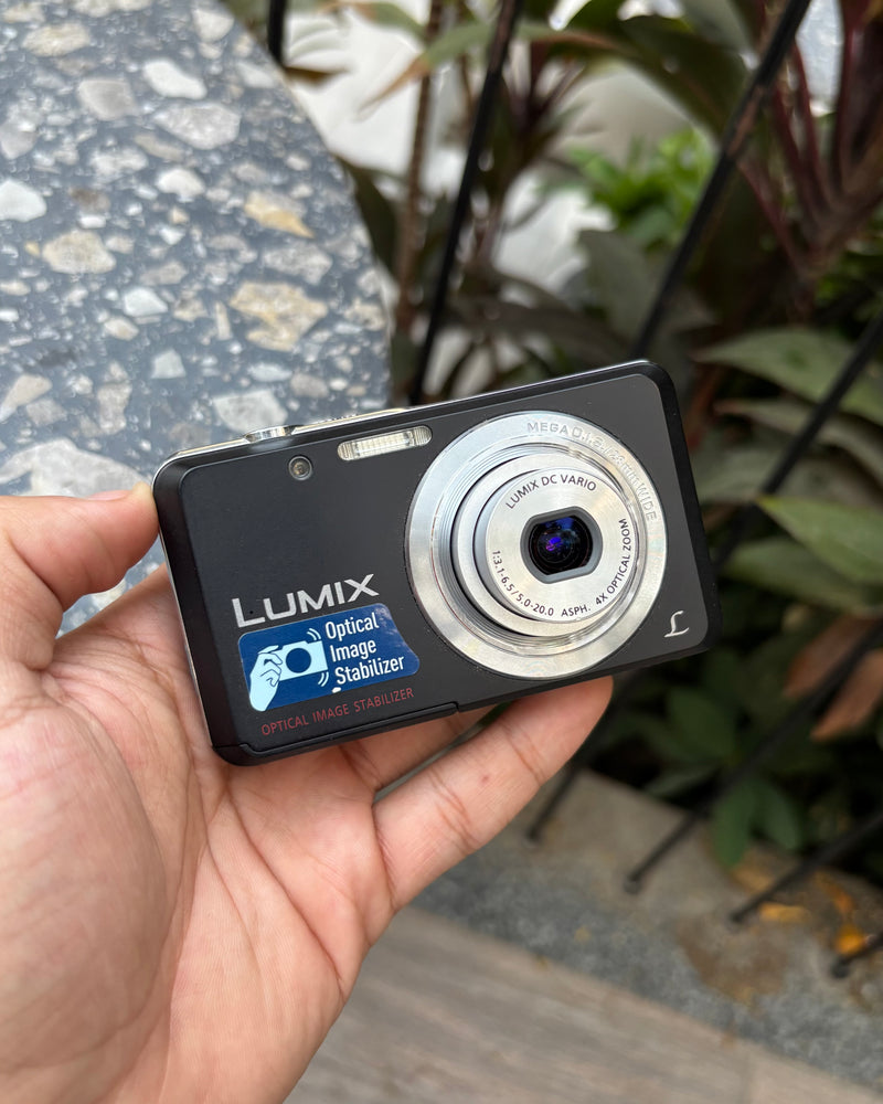 Panasonic Lumix DMC-FH4
