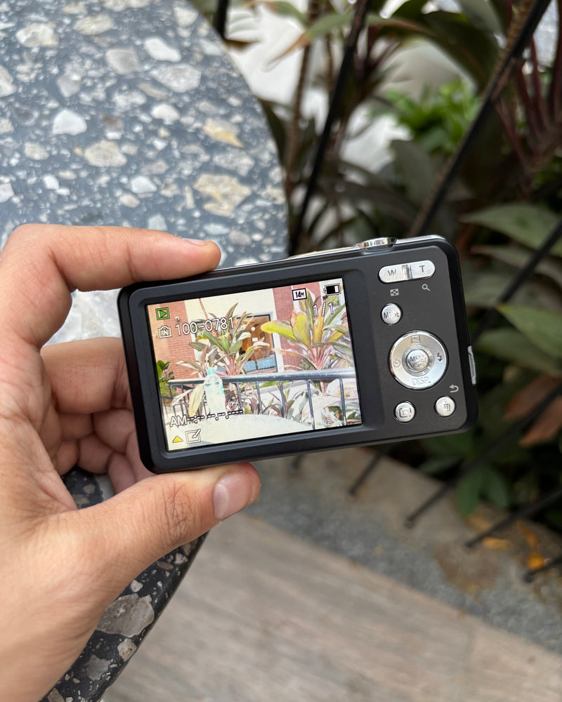 Panasonic Lumix DMC-FH4