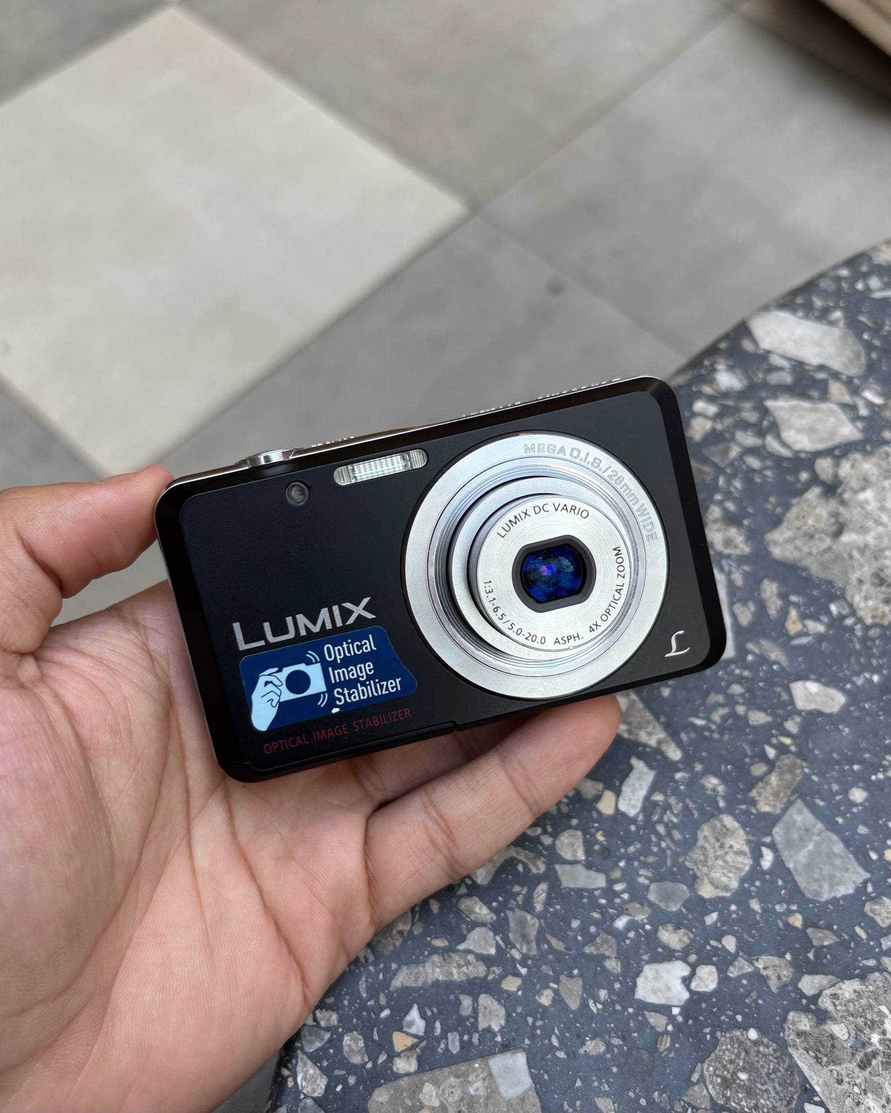 Panasonic Lumix DMC-FH4